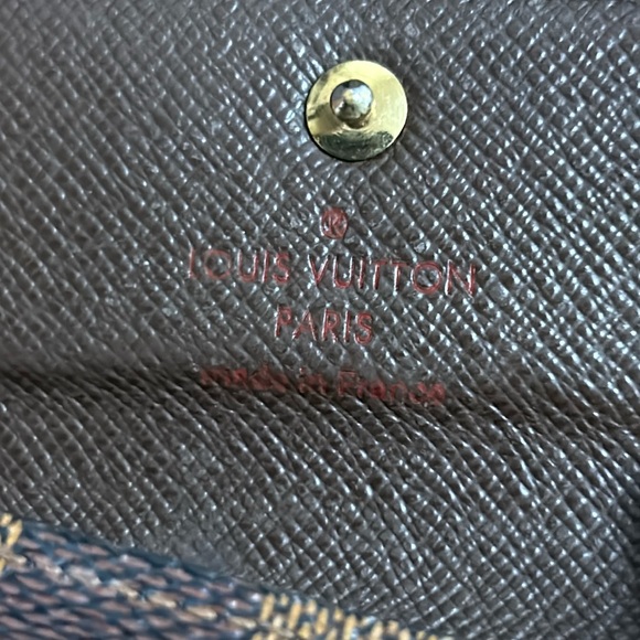 Authentic Louis Vuitton
Damier Ebene Multicles 4 Key Holder - Picture 11 of 13